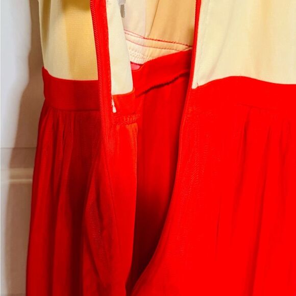 Elegant Red Backless Lace Dress - Picture 8 of 11